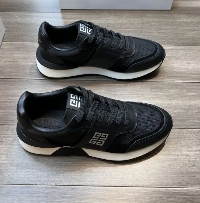 hype Givenchy Sneakers