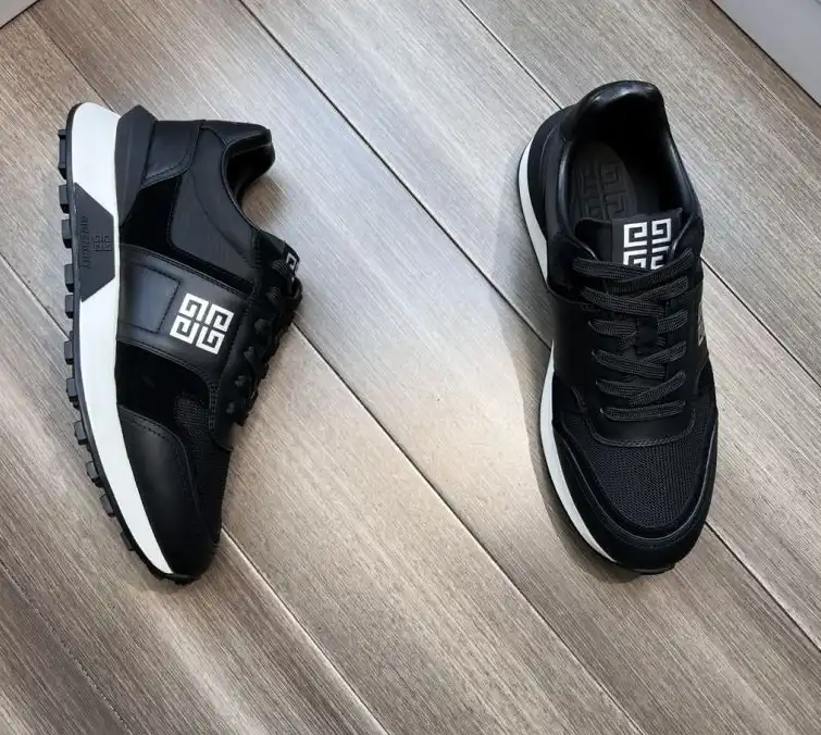 hype Givenchy Sneakers