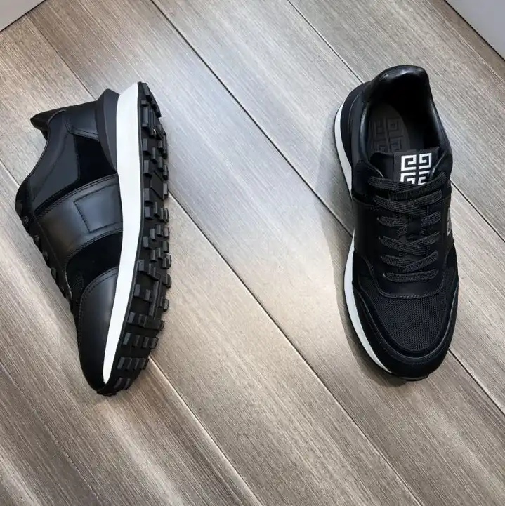 hype Givenchy Sneakers