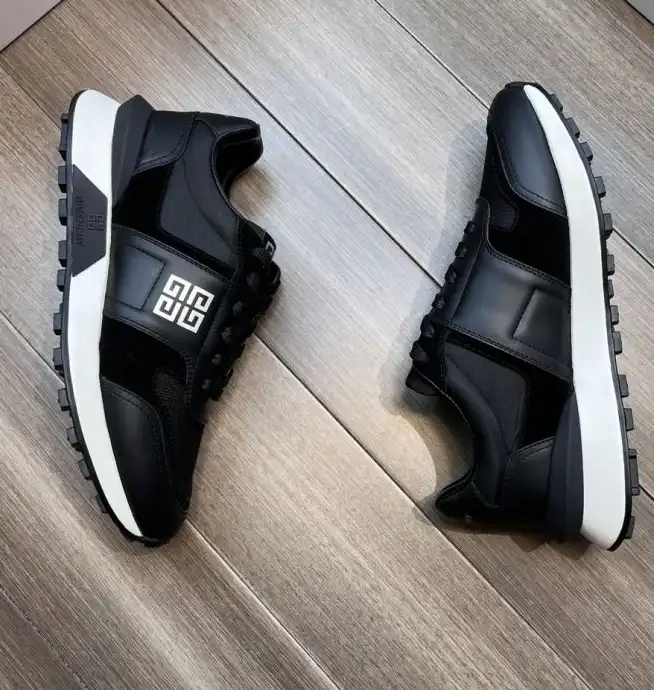 hype Givenchy Sneakers