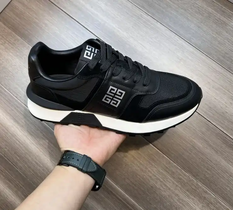 hype Givenchy Sneakers