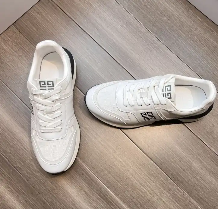 hype Givenchy Sneakers