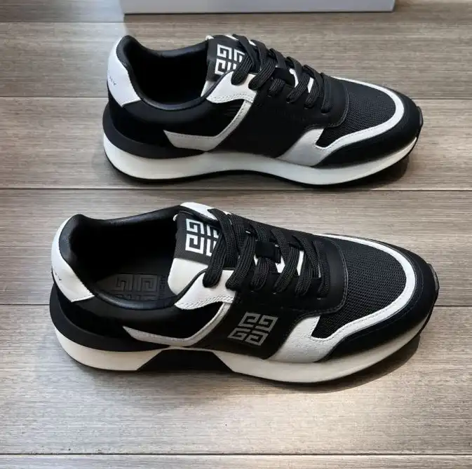 hype Givenchy Sneakers