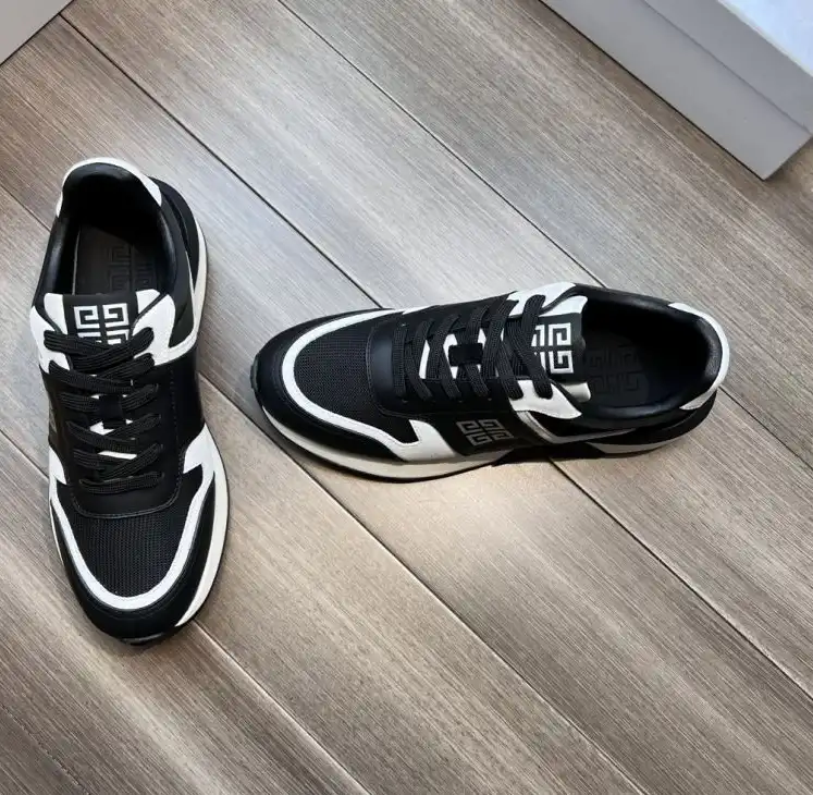 hype Givenchy Sneakers