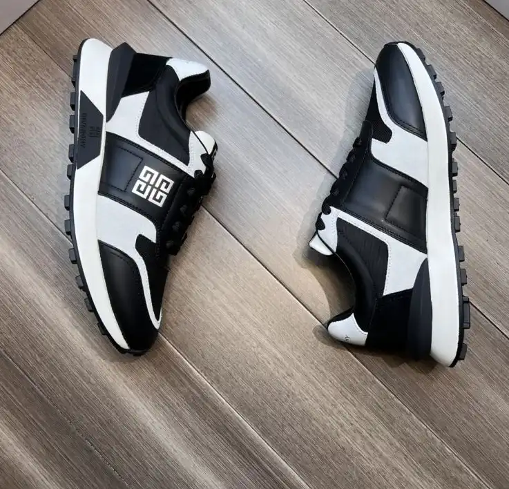 hype Givenchy Sneakers