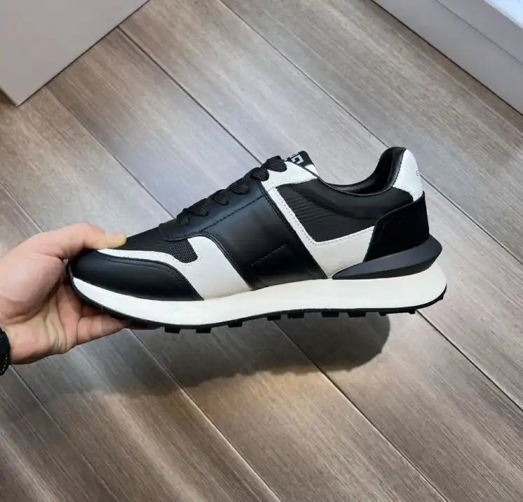 hype Givenchy Sneakers