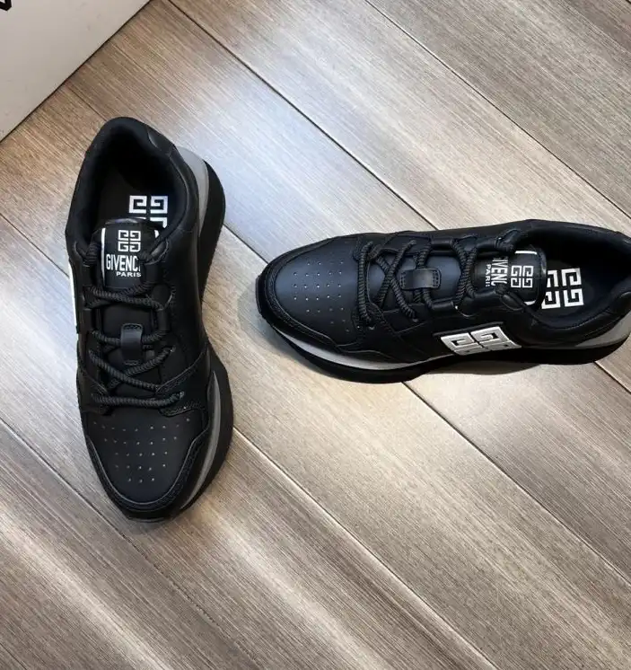 hype Givenchy Sneakers