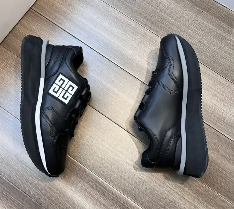 hype Givenchy Sneakers