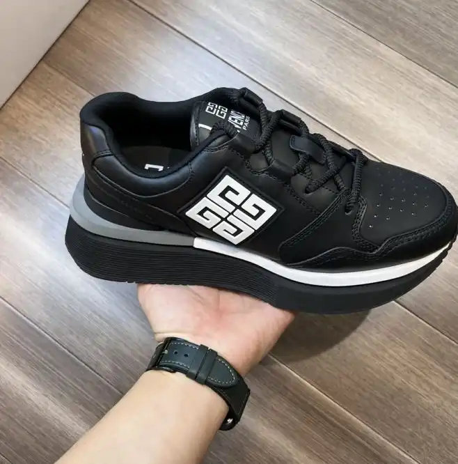 hype Givenchy Sneakers