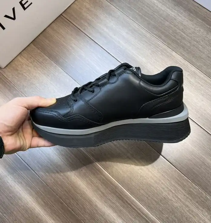 hype Givenchy Sneakers