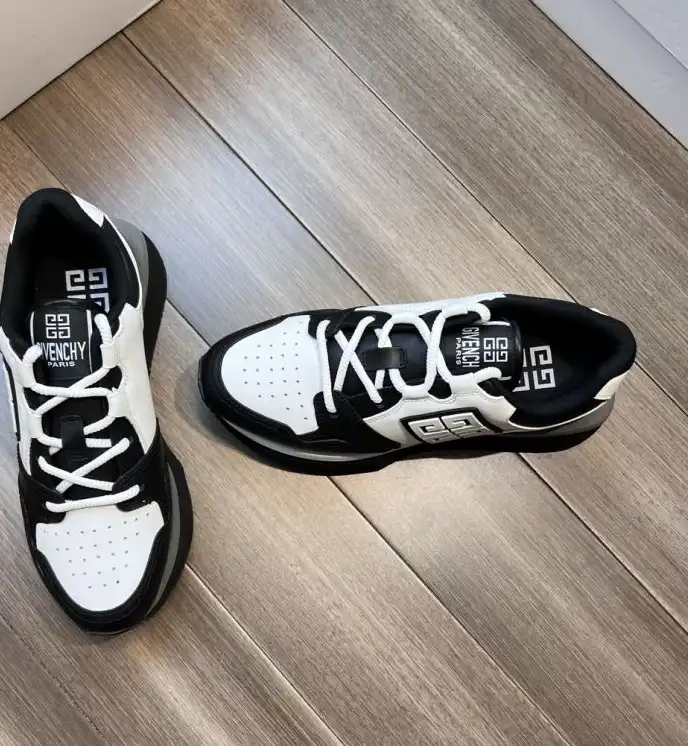 hype Givenchy Sneakers