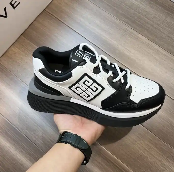 hype Givenchy Sneakers