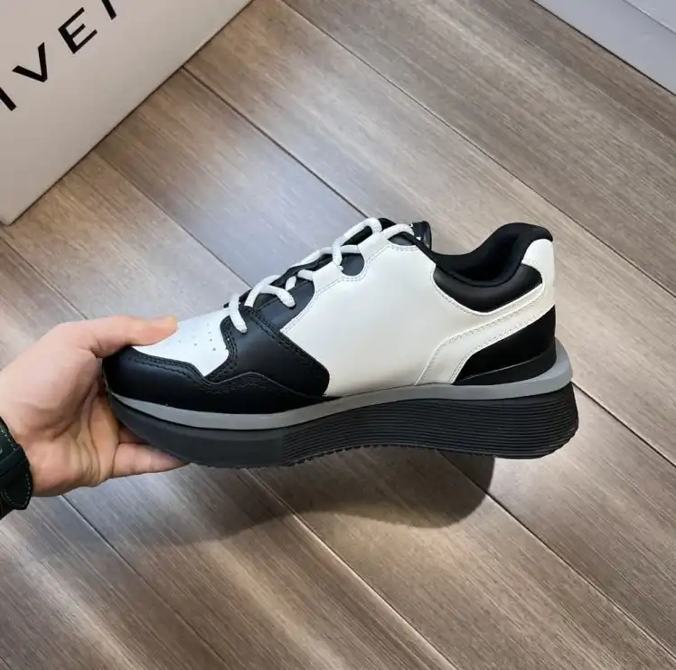 hype Givenchy Sneakers