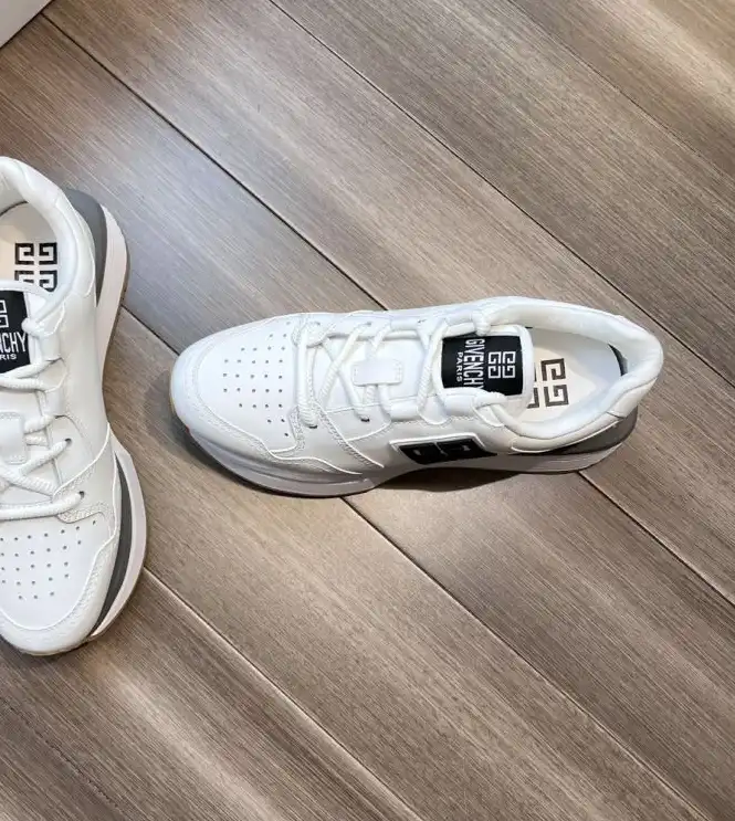 hype Givenchy Sneakers