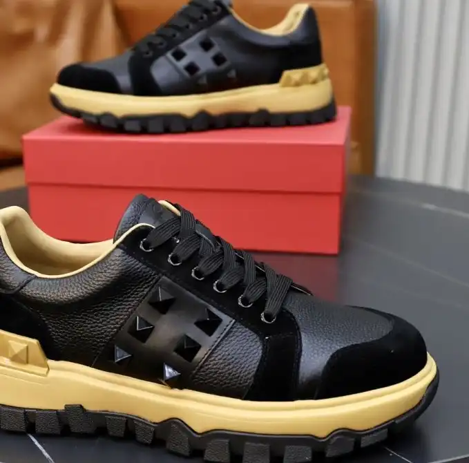 hype Valentino Sneakers