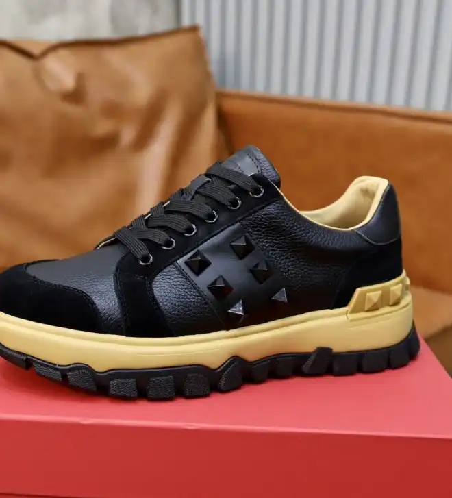 hype Valentino Sneakers