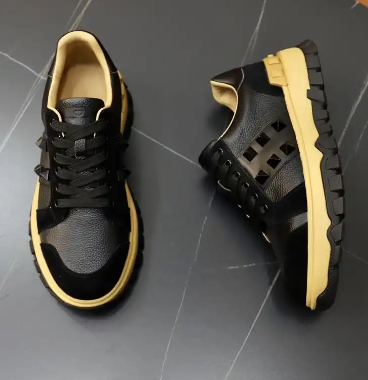 hype Valentino Sneakers