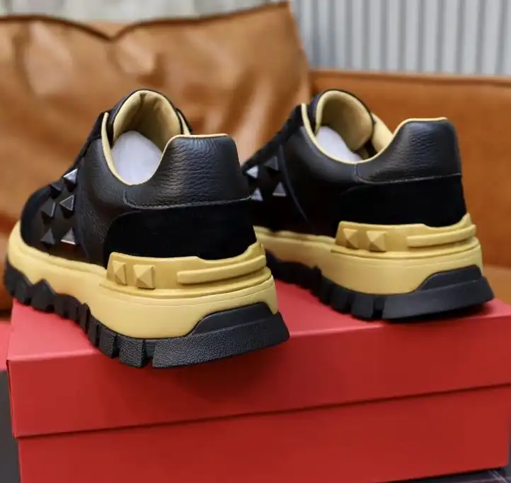 hype Valentino Sneakers