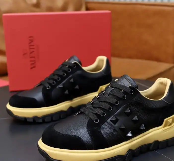 hype Valentino Sneakers