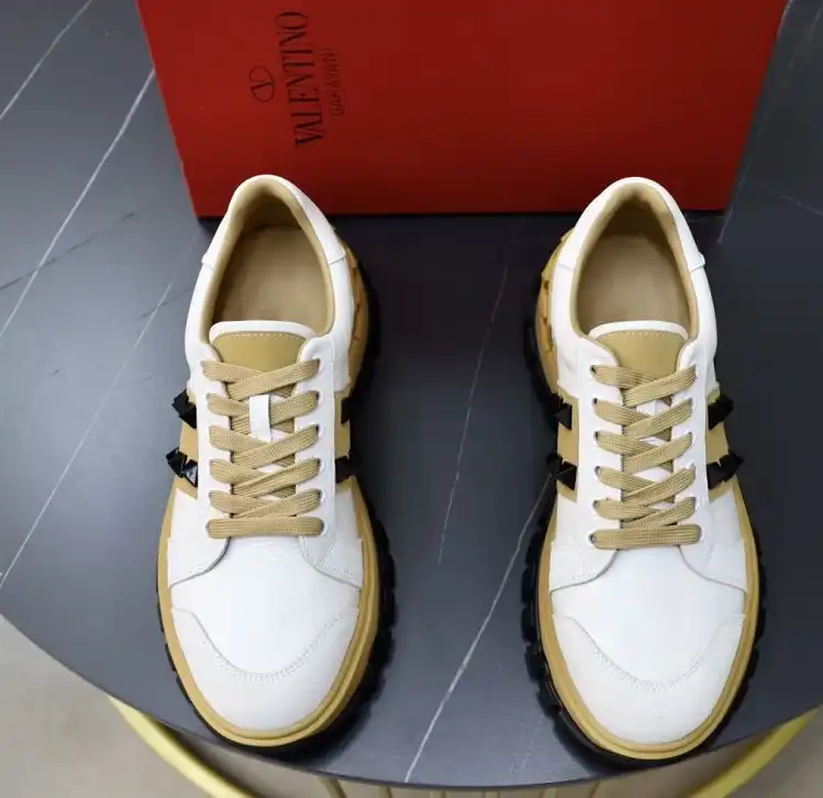 hype Valentino Sneakers