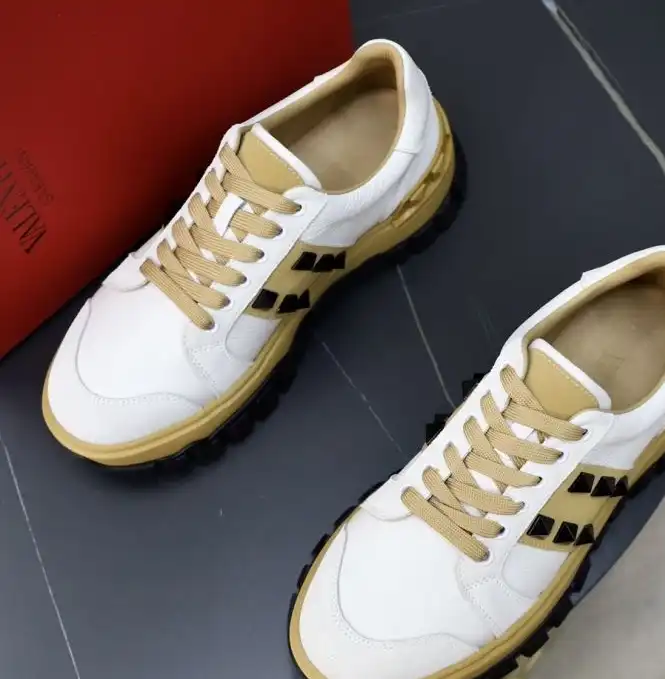 hype Valentino Sneakers