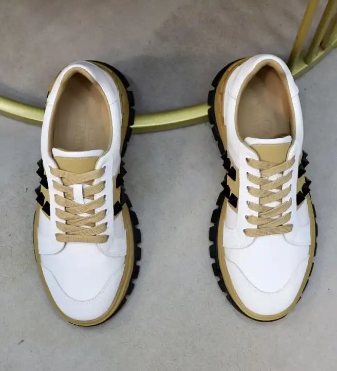 hype Valentino Sneakers