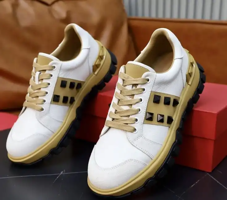 hype Valentino Sneakers