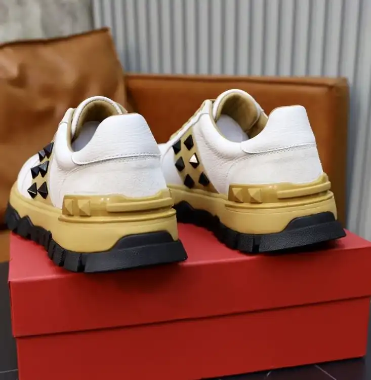 hype Valentino Sneakers