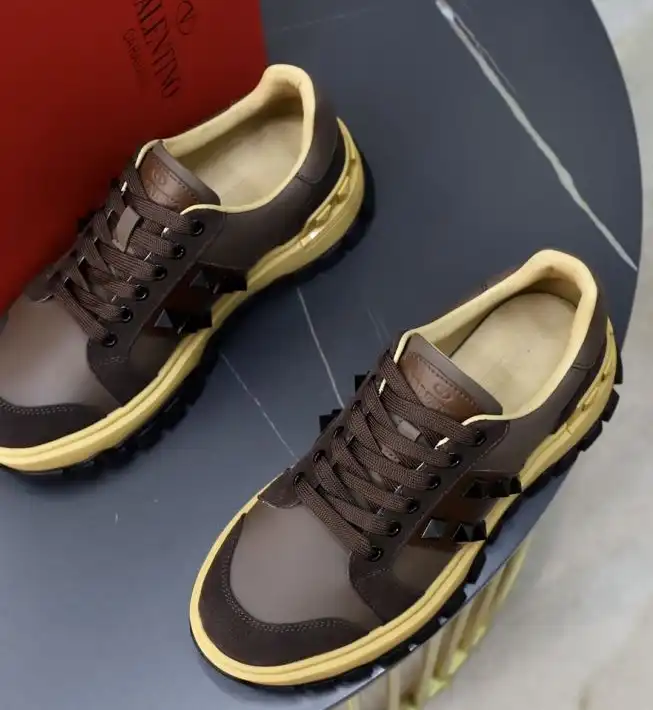 hype Valentino Sneakers