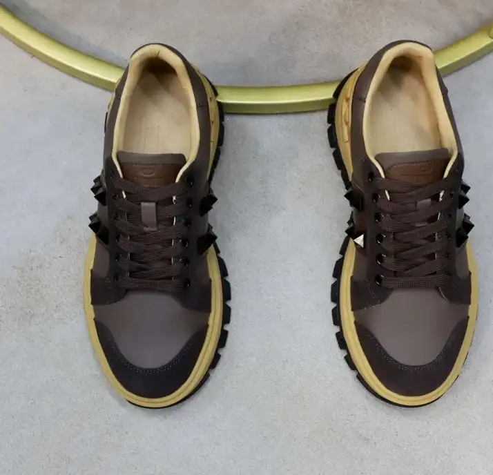 hype Valentino Sneakers