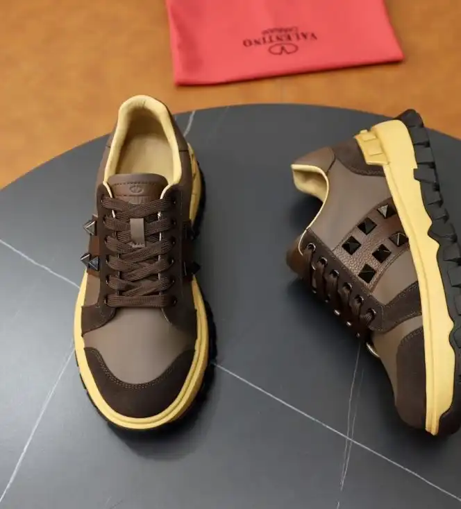 hype Valentino Sneakers