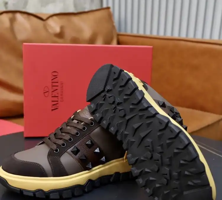 hype Valentino Sneakers