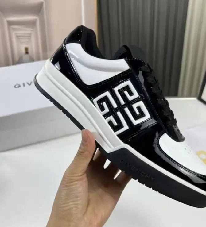 hype Givenchy Sneakers