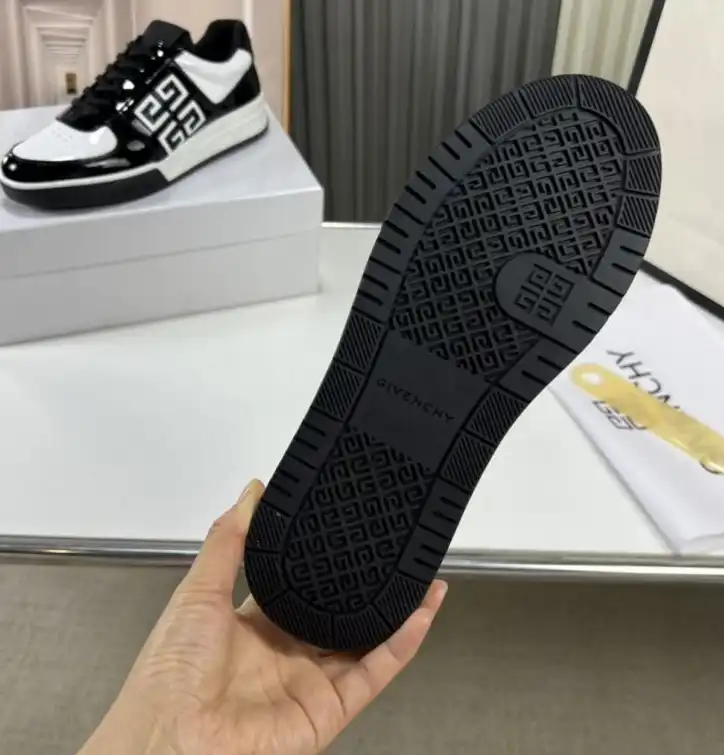 hype Givenchy Sneakers