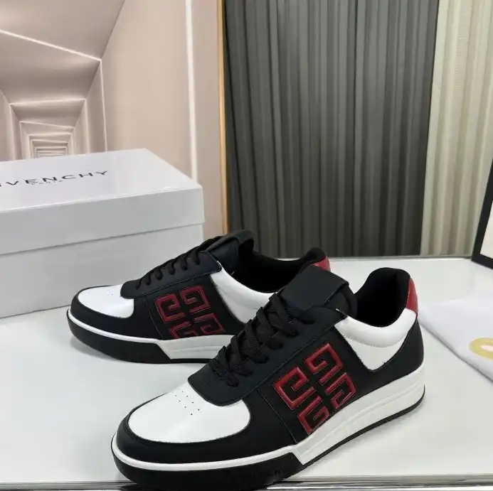 hype Givenchy Sneakers