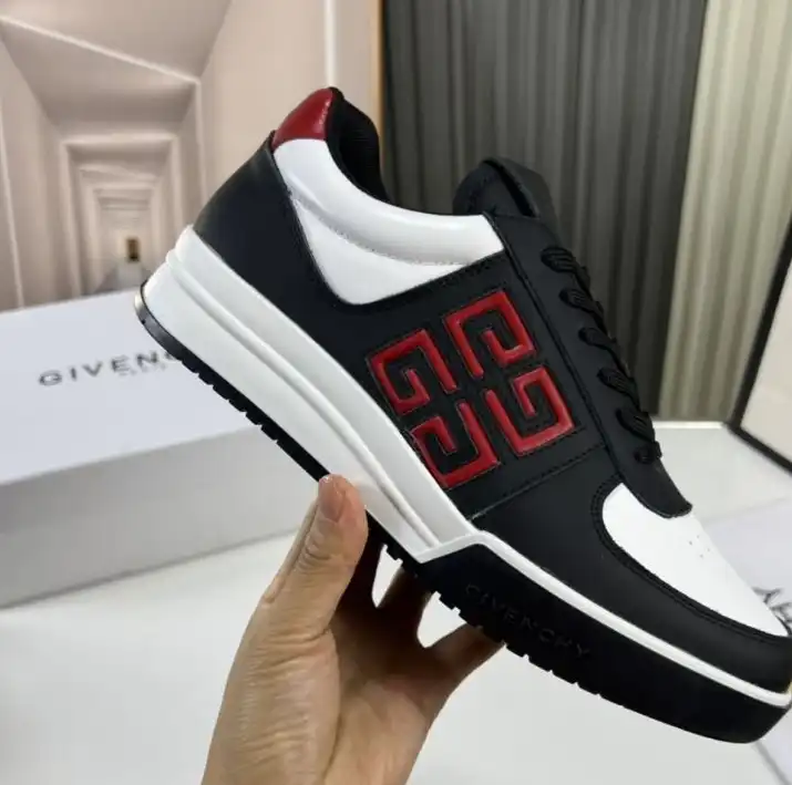 hype Givenchy Sneakers