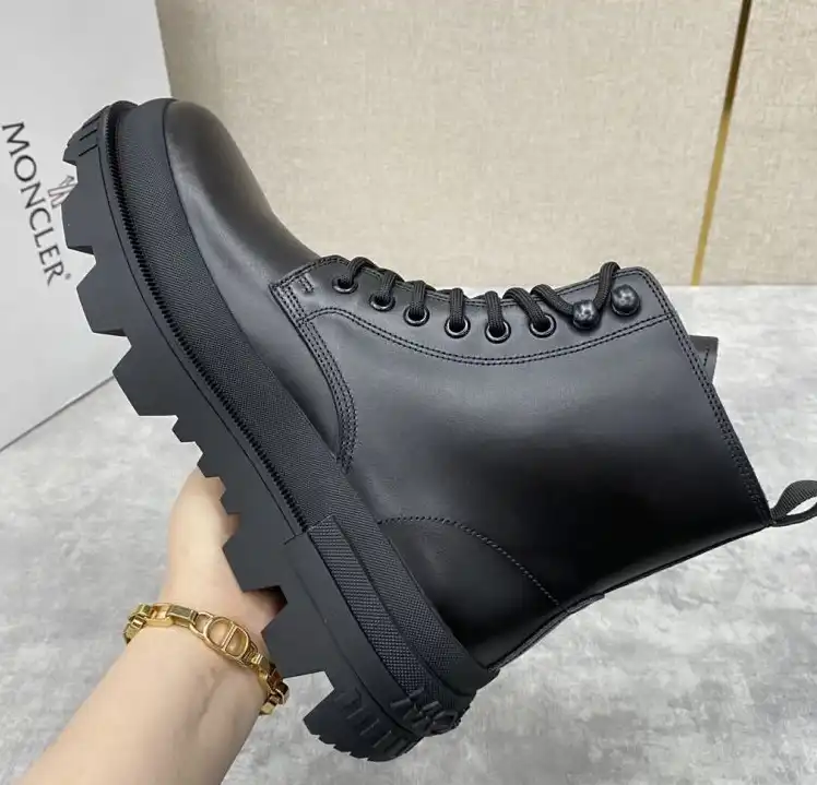 hype Manolo Blahnik Boots