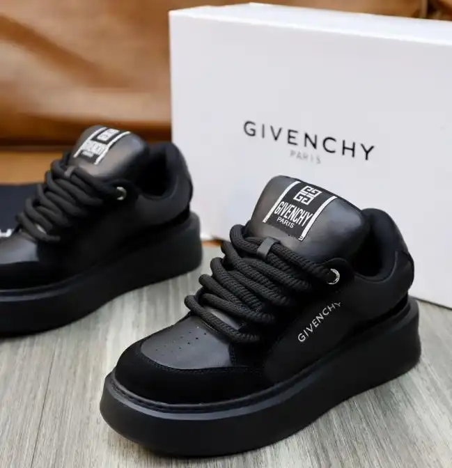 hype Givenchy Sneakers