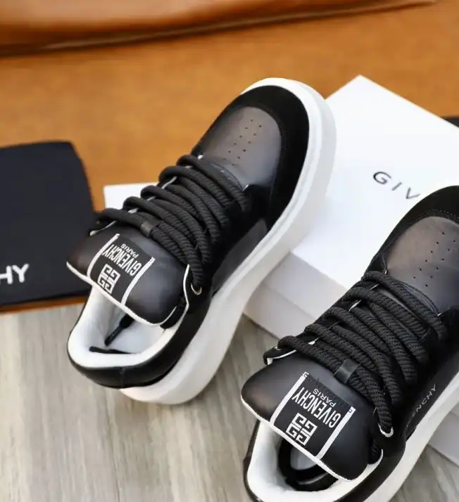 hype Givenchy Sneakers