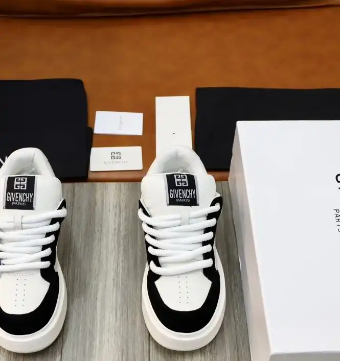 hype Givenchy Sneakers