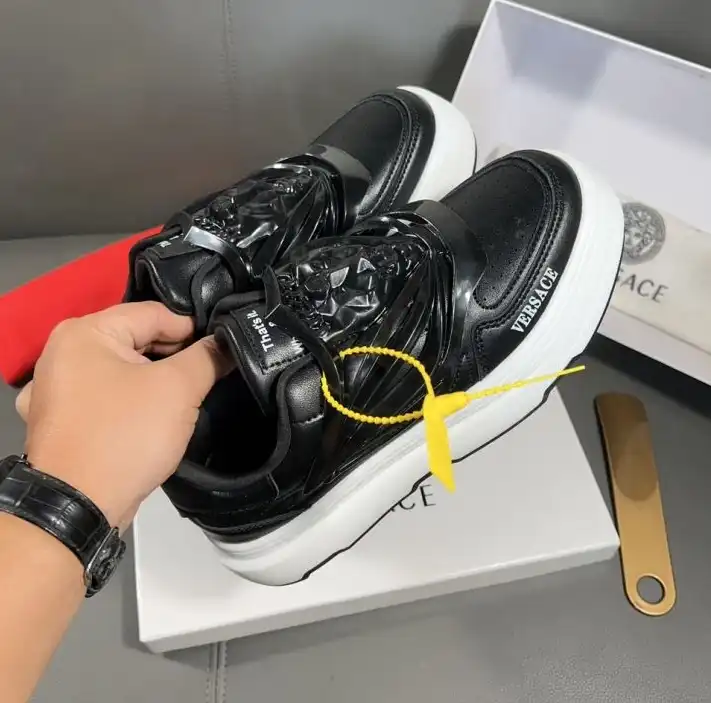 hype Givenchy Sneakers