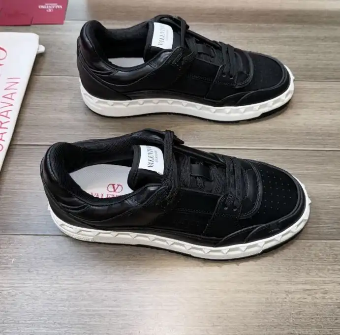 hype Valentino Sneakers