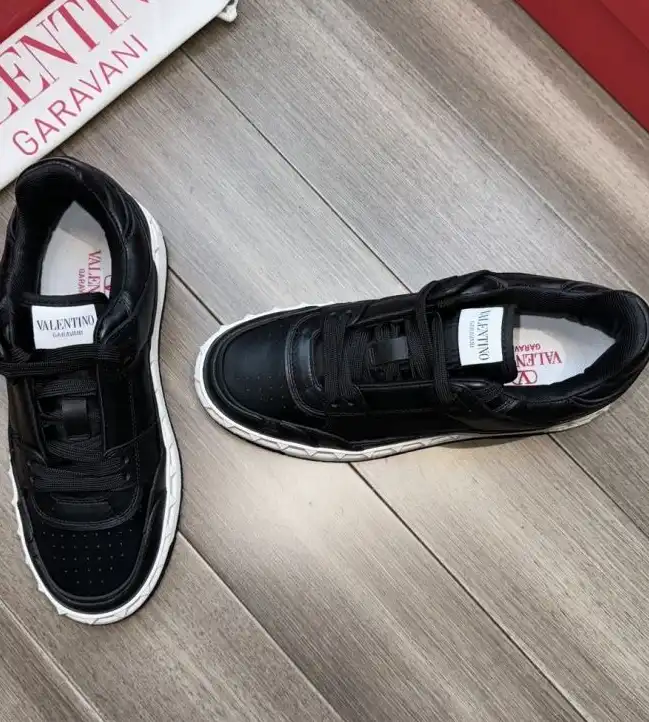 hype Valentino Sneakers