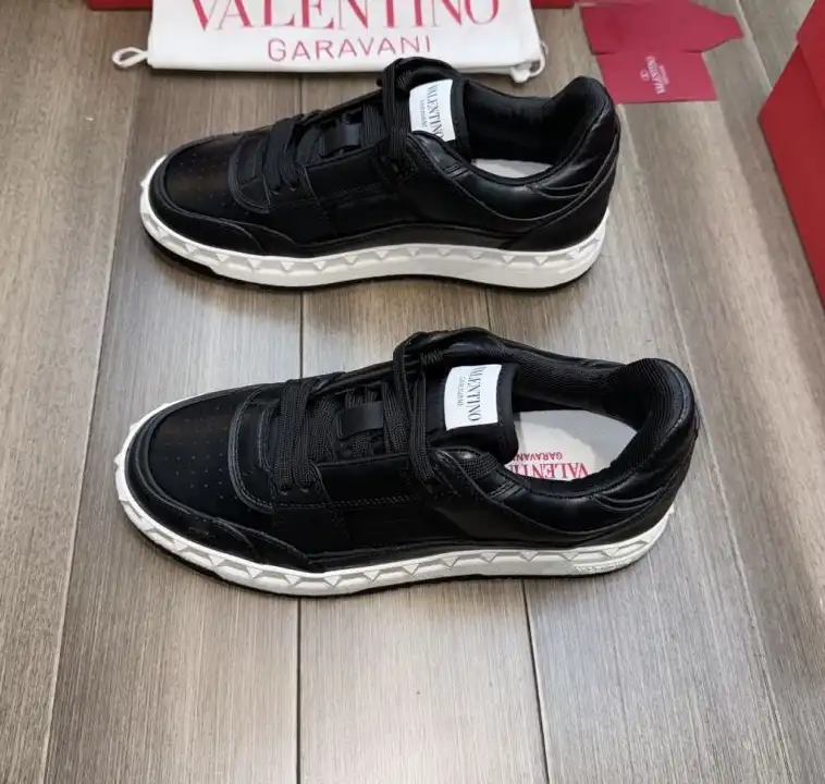 hype Valentino Sneakers