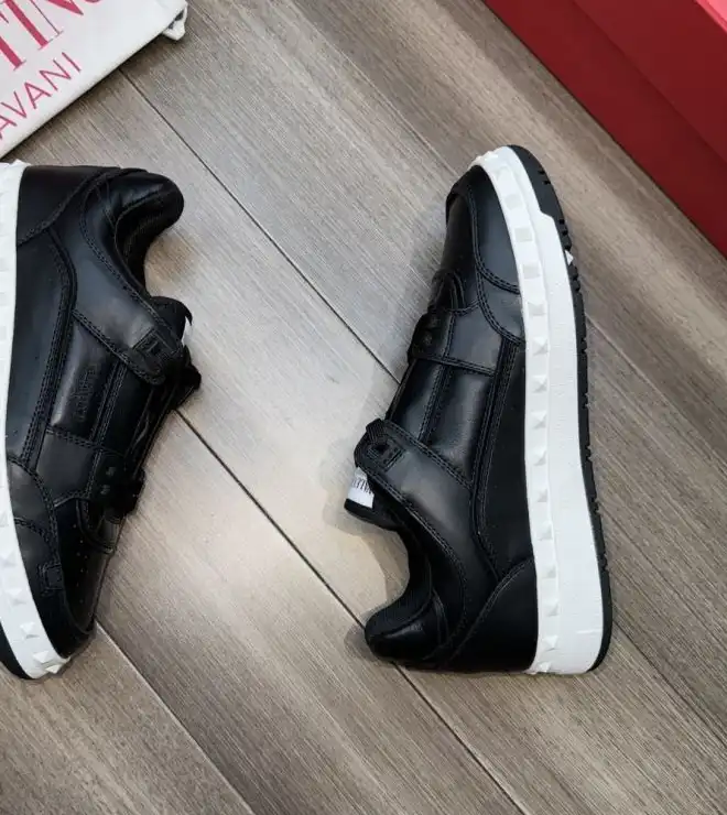 hype Valentino Sneakers