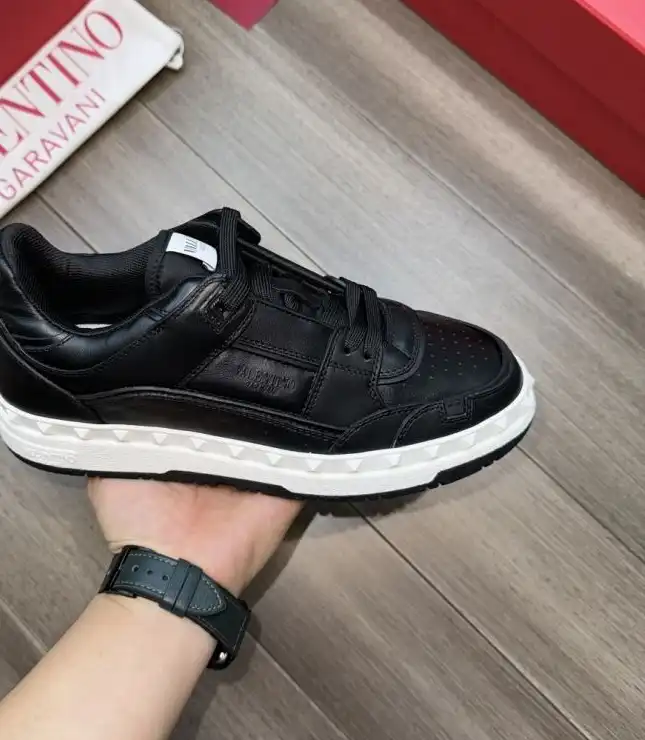 hype Valentino Sneakers