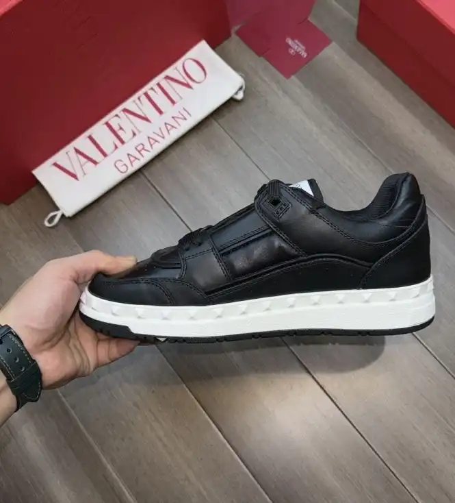 hype Valentino Sneakers