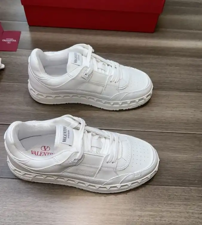 hype Valentino Sneakers