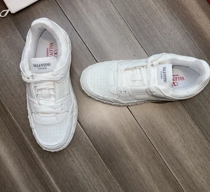 hype Valentino Sneakers