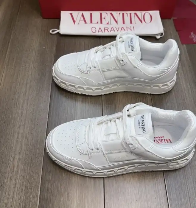 hype Valentino Sneakers